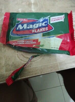 Magic Flakes Onion Chives Flavored Crackers
