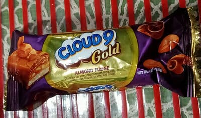 Universal Robina Cloud 9 Almond Fudge