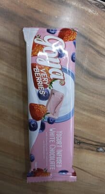 Goya Very Berries Yogurt White Chocolate Bar
