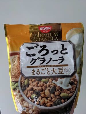 Nissin Soybean Premium Granola