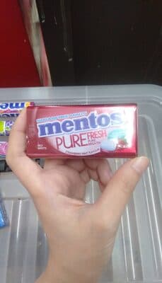 Mentos Purefresh Strawberry MINT Flavour